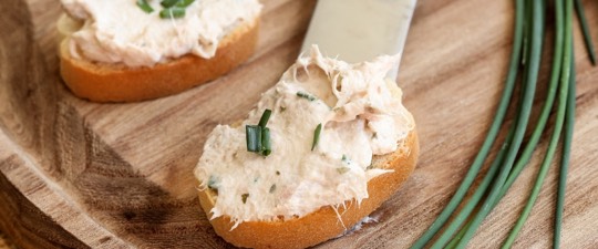 tartines, toasts de fromages et ciboulette